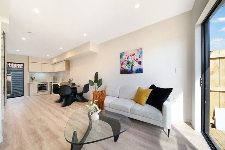 Photo of property in 2/2a Mantra Road, Massey, Auckland, 0614