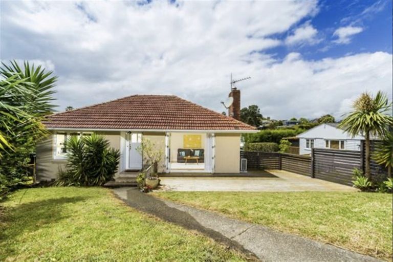 Photo of property in 2/14 Cassino Street, Bayswater, Auckland, 0622
