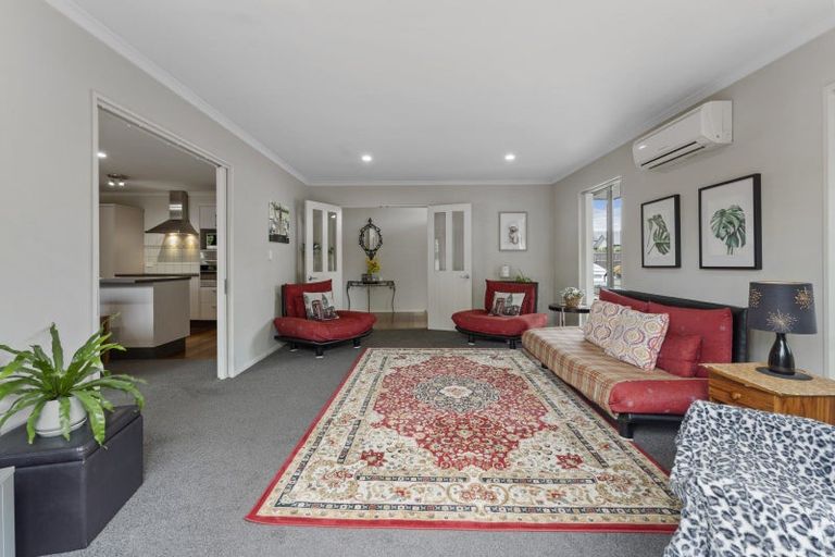 Photo of property in 9 Scarlet Lane, Redwood, Christchurch, 8051