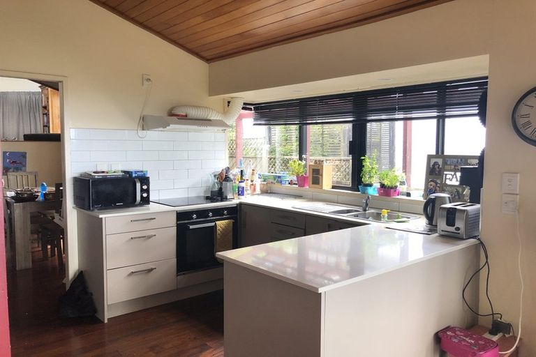 Photo of property in 1/14 Clematis Avenue, Murrays Bay, Auckland, 0630