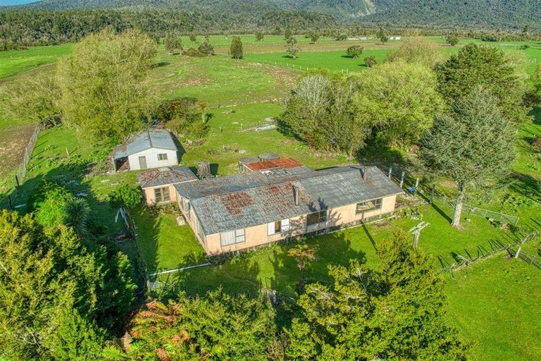 Photo of property in 317 Poerua Valley Road, Harihari, 7884