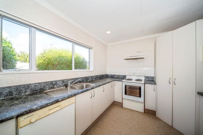 Photo of property in 4 Massey Street, Westown, New Plymouth, 4310
