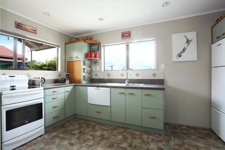 Photo of property in 28 James Street, Raglan, 3225