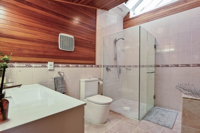 Photo of property in 34 Seacliffe Road, Hillsborough, Auckland, 1042