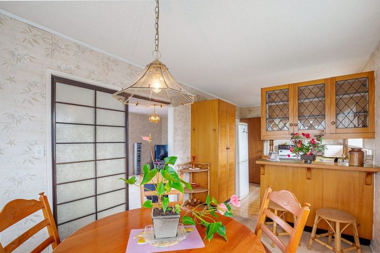 Photo of property in 8 Chablis Place, Henderson, Auckland, 0612