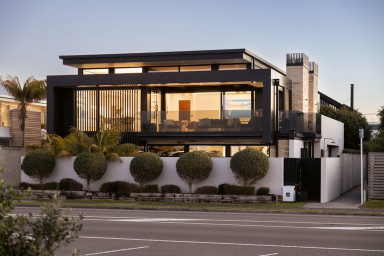 Photo of property in 87 Marine Parade, Mount Maunganui, 3116