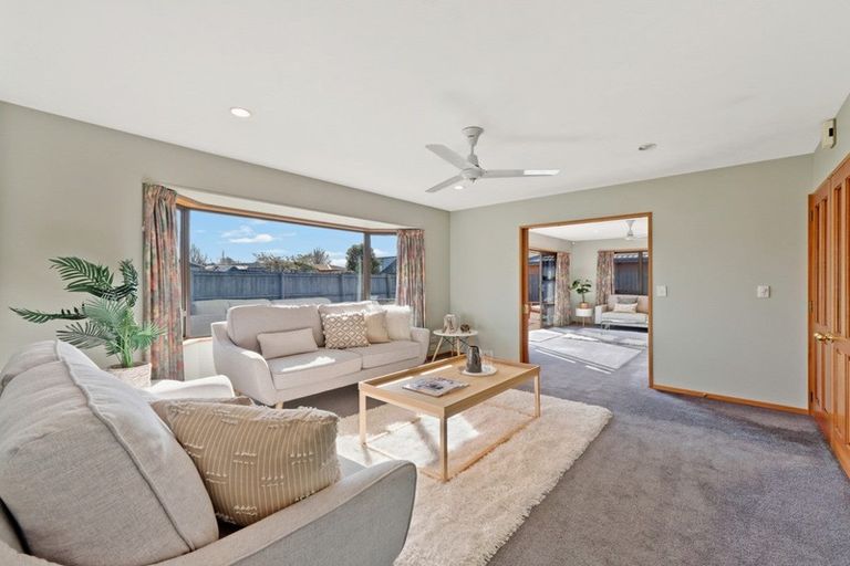 Photo of property in 2/7 Thicket Close, Redwood, Christchurch, 8051