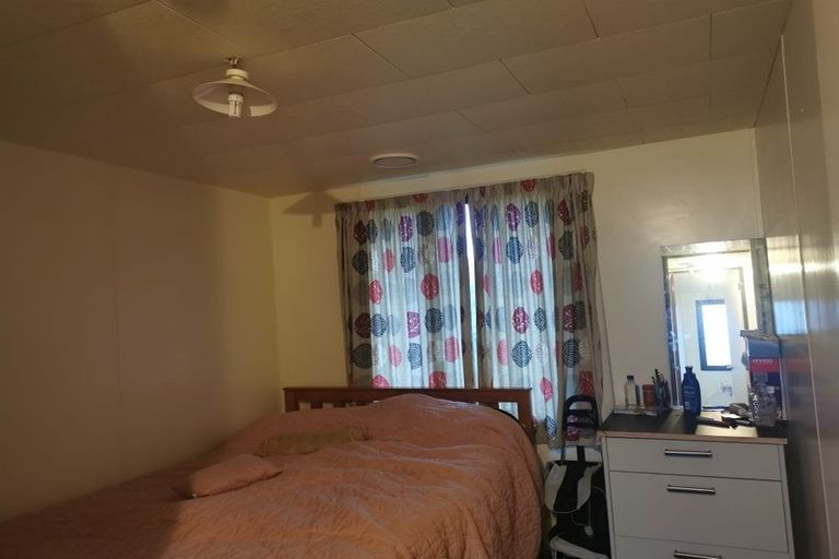 Photo of property in 1/15 Cyril Crescent, West Harbour, Auckland, 0618