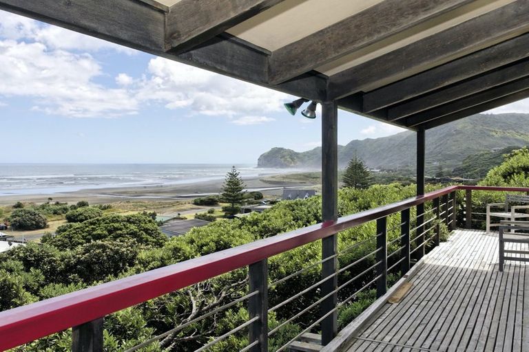 Photo of property in 101 Marine Parade North, Piha, New Lynn, 0772