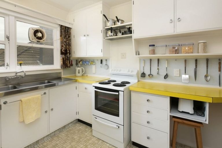 Photo of property in 92 Chester Road, Tawa, Wellington, 5028