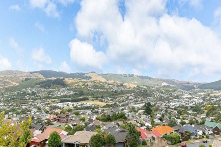 Photo of property in 13 Chastudon Place, Tawa, Wellington, 5028