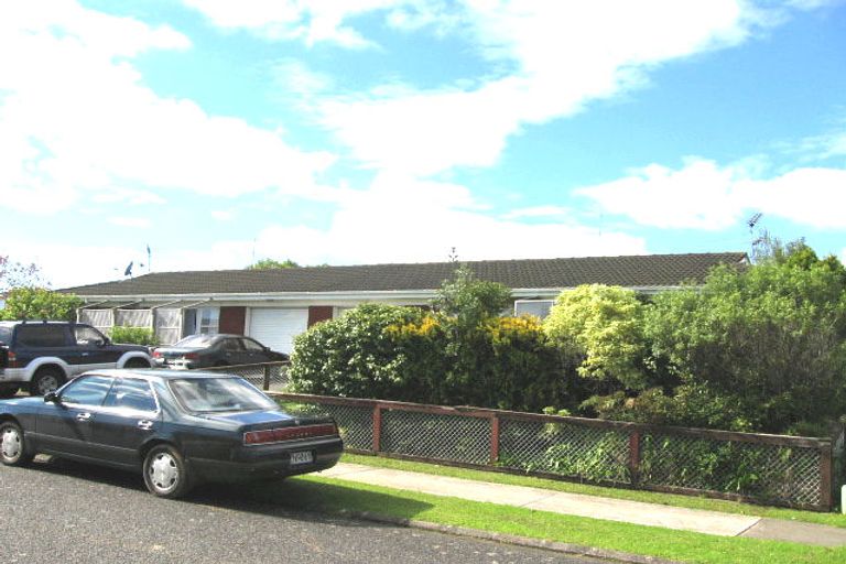 Photo of property in 1/2 Yacht Place, Bucklands Beach, Auckland, 2012