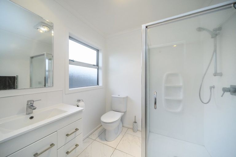 Photo of property in 17 Lorenzo Place, Kelvin Grove, Palmerston North, 4414