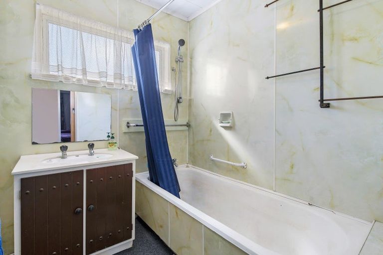 Photo of property in 14 Fenruss Street, Fairy Springs, Rotorua, 3015