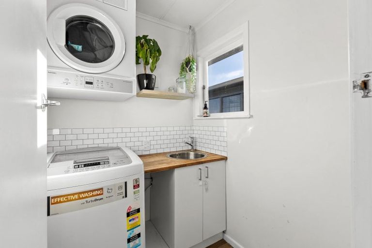 Photo of property in 1 Battersea Place, Roslyn, Palmerston North, 4414