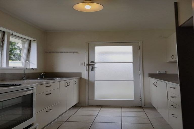 Photo of property in 5 Ashcroft Avenue, Mangere Bridge, Auckland, 2022