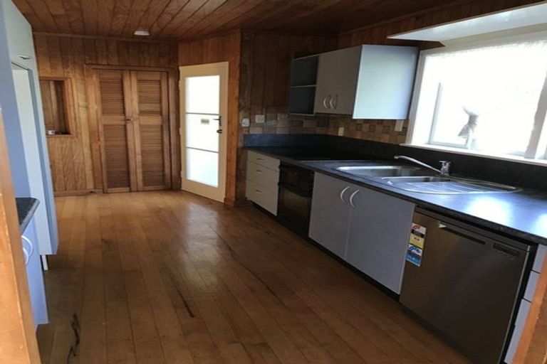 Photo of property in 13 The Rosebowl, Sunnyhills, Auckland, 2010