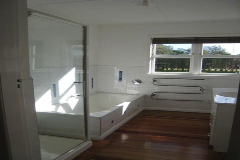 Photo of property in 12 Karu Crescent, Waikanae, 5036