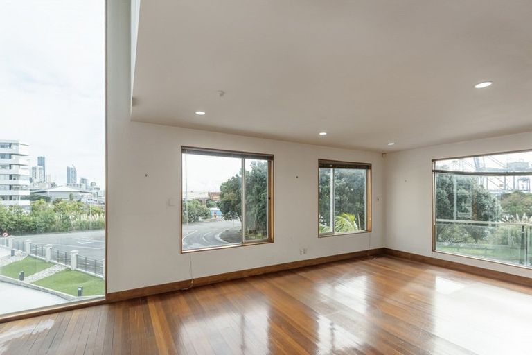 Photo of property in 112 Gladstone Road, Parnell, Auckland, 1052