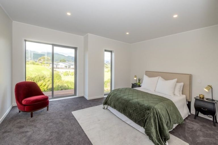 Photo of property in 3 Lamont Place, Waikanae, 5036