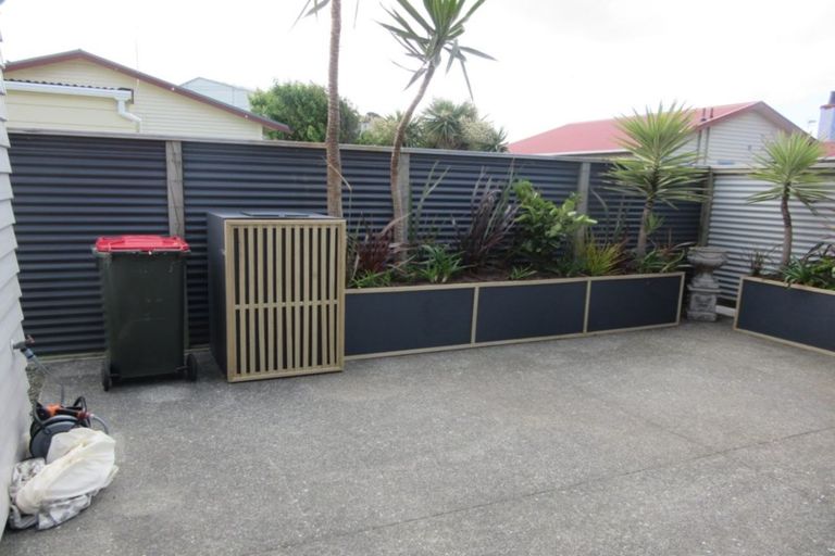 Photo of property in 8 Stone Street, Miramar, Wellington, 6022