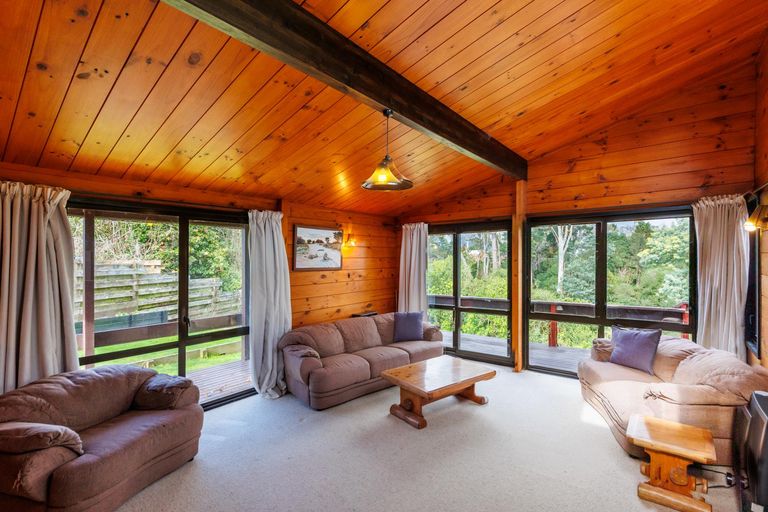 Photo of property in 5 Fernwood Place, Fitzherbert, Palmerston North, 4410