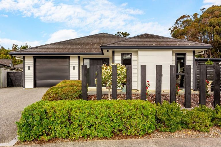 Photo of property in 64 Banks Boulevard, Whitby, Porirua, 5024
