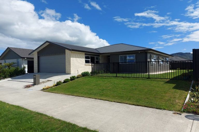 Photo of property in 32 Gilruth Road, Wallaceville, Upper Hutt, 5018
