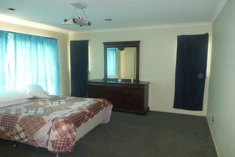 Photo of property in 69 San Marino Drive West, Henderson, Auckland, 0612