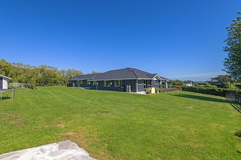Photo of property in 2 Tutakarae Road, Kelvin Grove, Palmerston North, 4470
