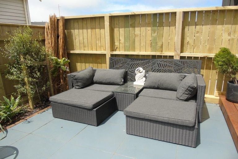 Photo of property in 3/62 Spenmoor Street, Newlands, Wellington, 6037