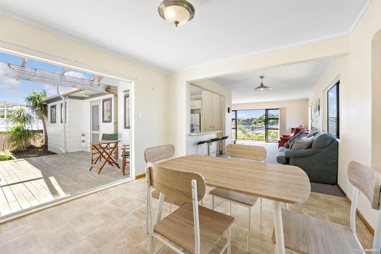 Photo of property in 4 Merehai Place, Snells Beach, 0920