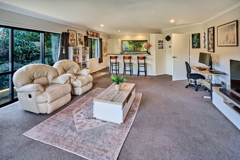 Photo of property in 1a Peel Place, Wainuiomata, Lower Hutt, 5014