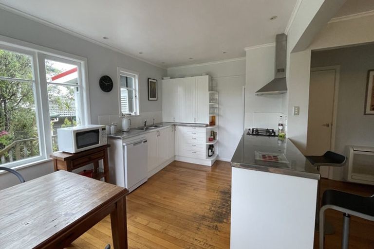 Photo of property in 42a Old Lake Road, Narrow Neck, Auckland, 0624