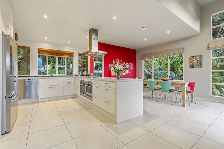 Photo of property in 56 Staincross Street, Green Bay, Auckland, 0604