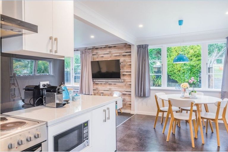 Photo of property in 9 Aorangi Road, Paraparaumu, 5032