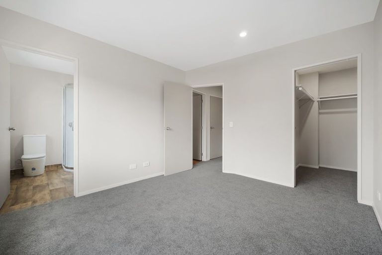 Photo of property in 2/70 Clevedon Road, Papakura, 2110