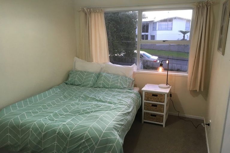 Photo of property in 4 Karo Place, Glendene, Auckland, 0602