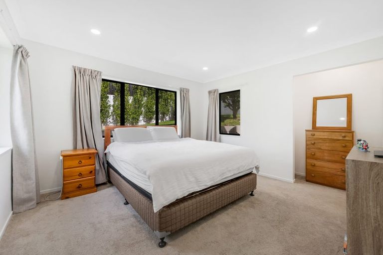 Photo of property in 60 Saralee Drive, Manurewa, Auckland, 2105