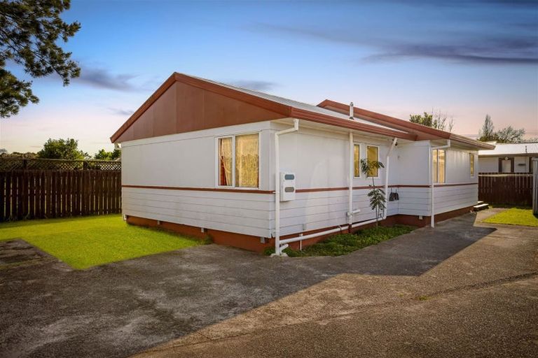 Photo of property in 2/9 Ireland Place, Ranui, Auckland, 0612