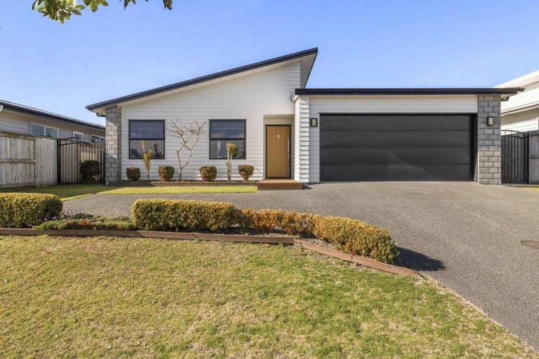 Photo of property in 79 Sandhurst Drive, Papamoa Beach, Papamoa, 3118
