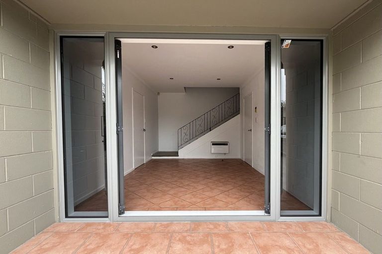 Photo of property in 5 Anchor Place, Beach Haven, Auckland, 0626