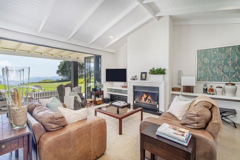 Photo of property in 49 Sarahs Hill, Hahei, Whitianga, 3591