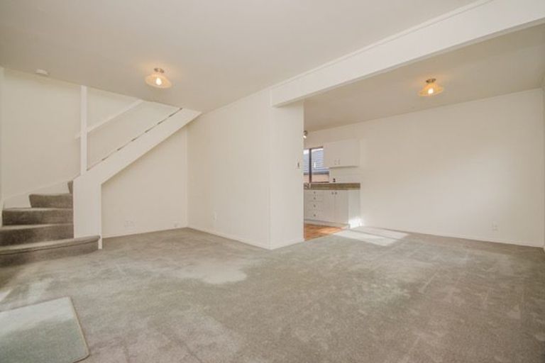 Photo of property in 1/3 Gloria Avenue, Te Atatu Peninsula, Auckland, 0610