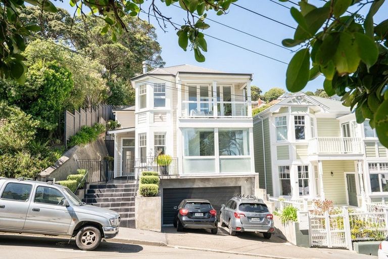 Photo of property in 60 Hawker Street, Mount Victoria, Wellington, 6011