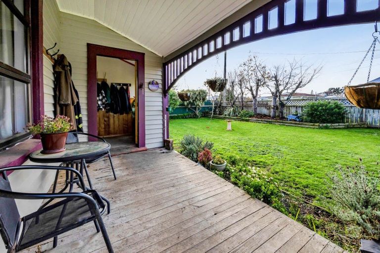 Photo of property in 1 Campbell Street, Hawera, 4610