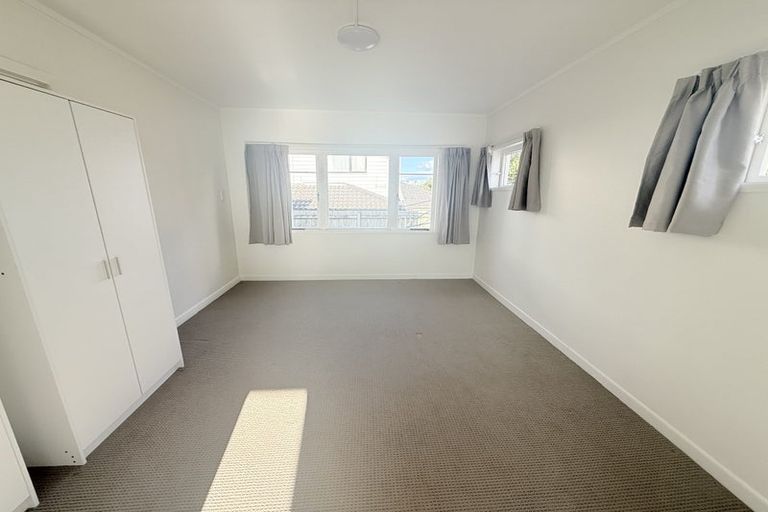 Photo of property in 76 Browns Bay Road, Rothesay Bay, Auckland, 0630