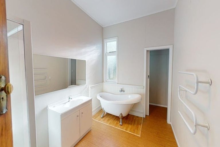 Photo of property in 14 Hunia Street, Marton, 4710