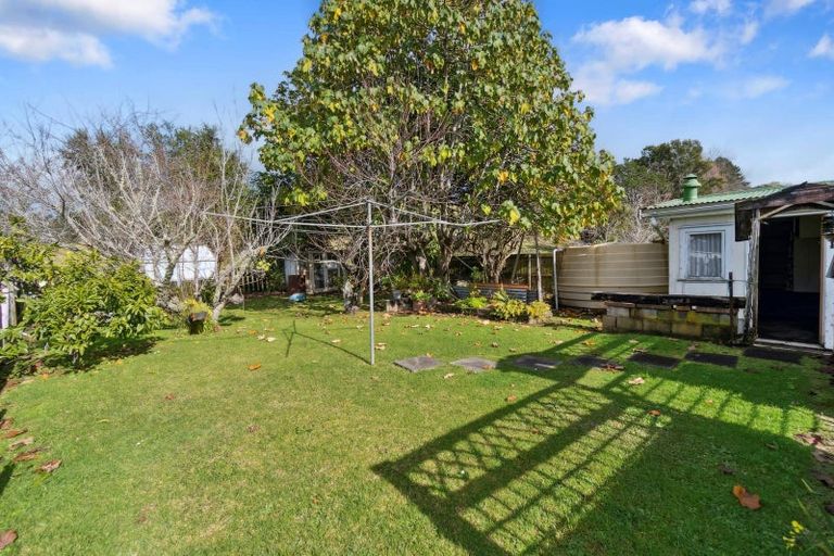 Photo of property in 18 Bertram Road, Kawakawa Bay, 2585