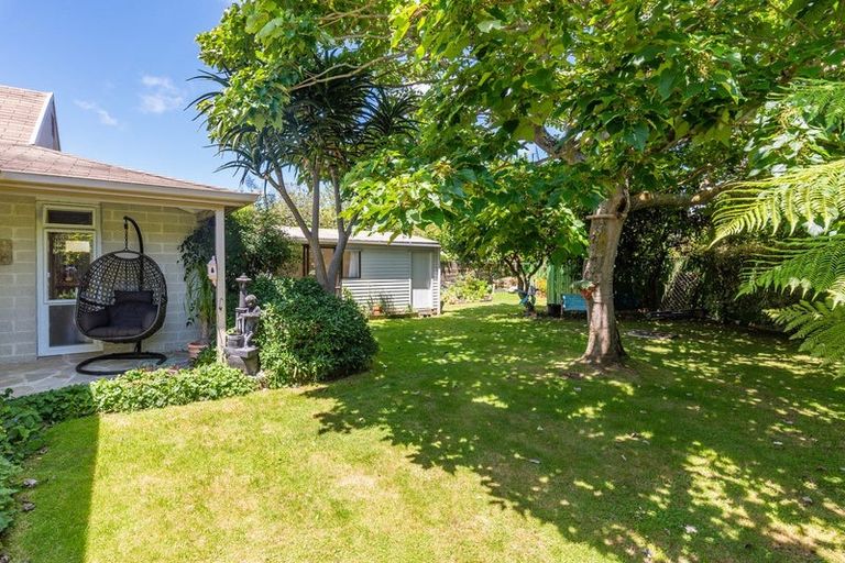 Photo of property in 12 Kowhai Grove, Waikanae, 5036